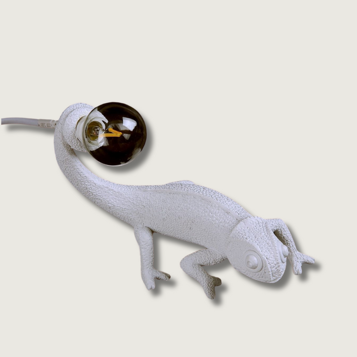 Moderne Harmlampe med Resin Gecko og LED Belysning