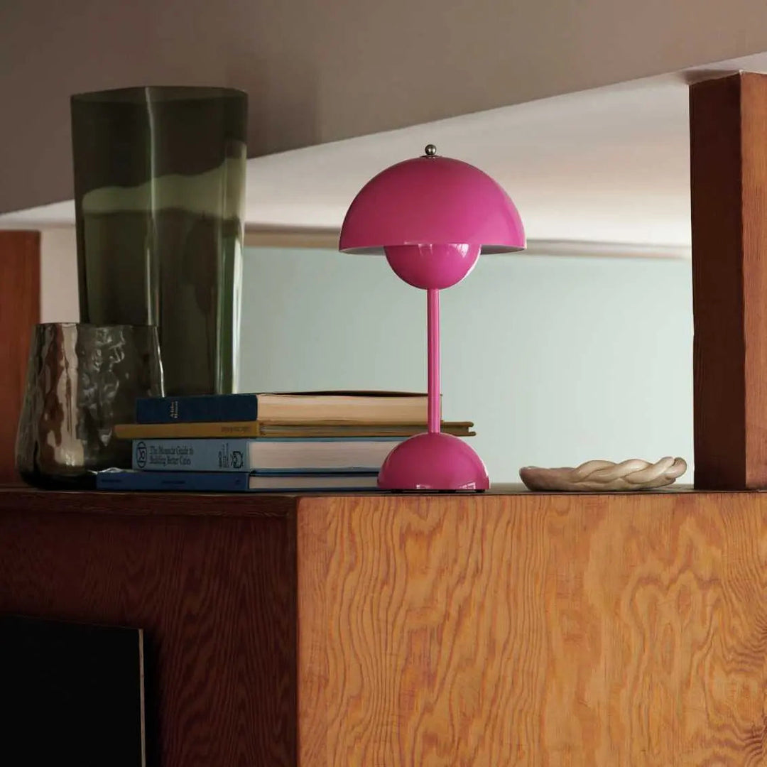 Moderne LED Bordlampe med Justerbar Lysstyrke - Slim Design