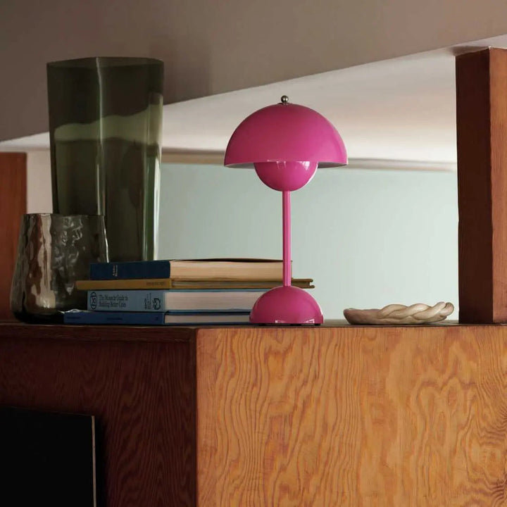 Moderne LED Bordlampe med Justerbar Lysstyrke - Slim Design