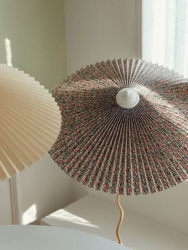 Kunstnerisk Bordlampe med Krom Finish og Snorede Design