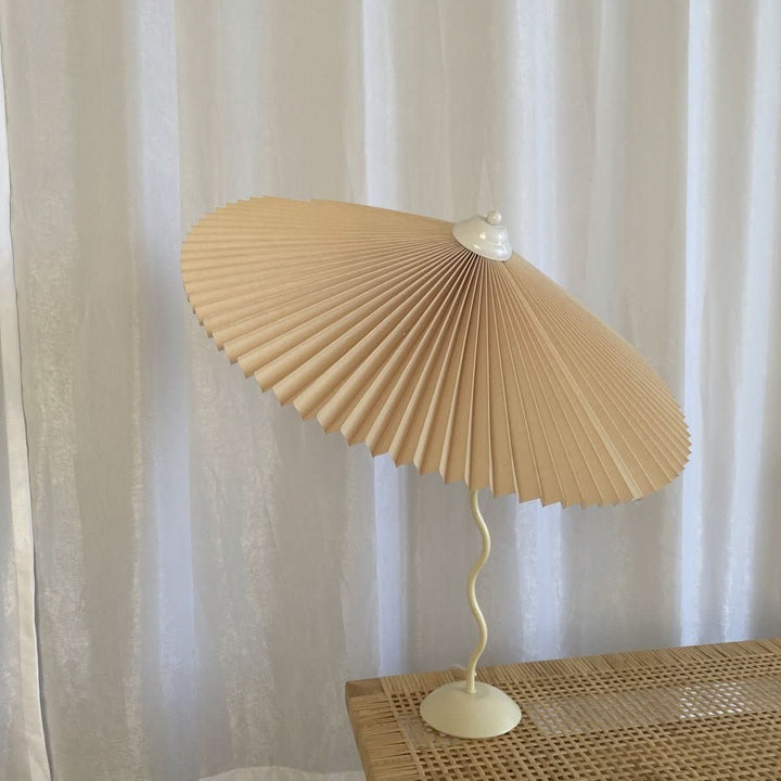 Kunstnerisk Bordlampe med Krom Finish og Snorede Design