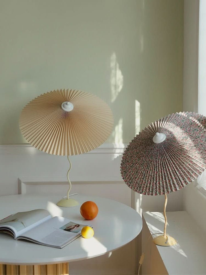 Kunstnerisk Bordlampe med Krom Finish og Snorede Design