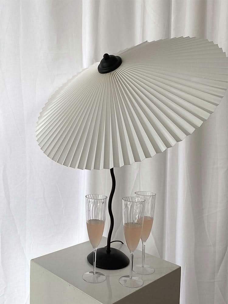 Kunstnerisk Bordlampe med Krom Finish og Snorede Design