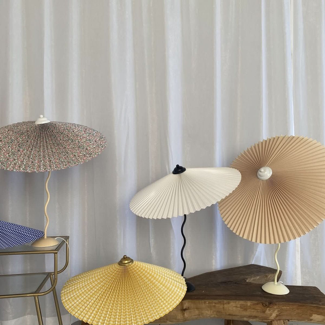 Kunstnerisk Bordlampe med Krom Finish og Snorede Design
