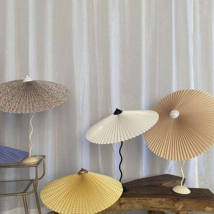 Kunstnerisk Bordlampe med Krom Finish og Snorede Design