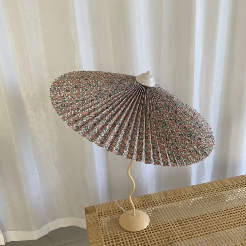 Kunstnerisk Bordlampe med Krom Finish og Snorede Design