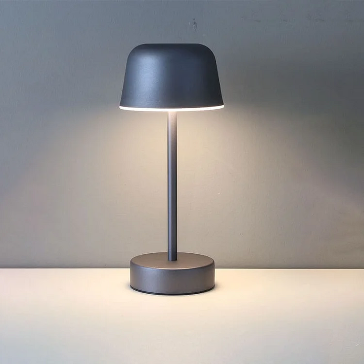 Dæmpbar Metal Bordlampe med Justerbar Lysstyrke