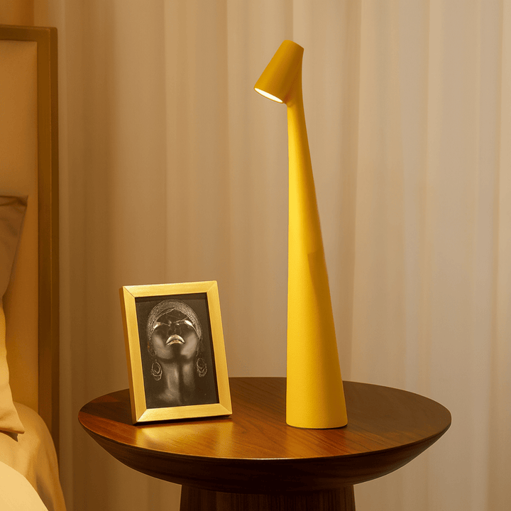 Genopladelig LED Bordlampe med Dæmpbart Lys og Minimalistisk Design