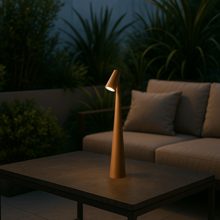 Genopladelig LED Bordlampe med Dæmpbart Lys og Minimalistisk Design