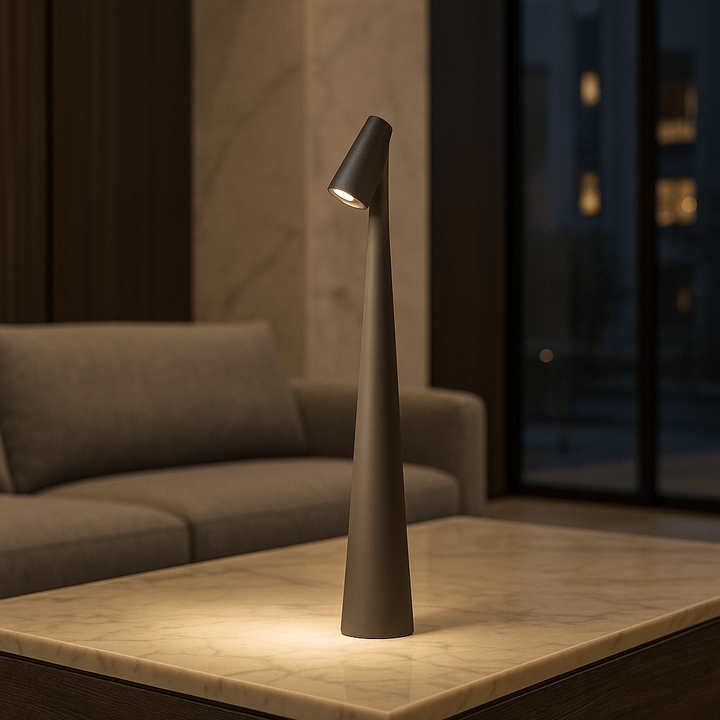 Genopladelig LED Bordlampe med Dæmpbart Lys og Minimalistisk Design