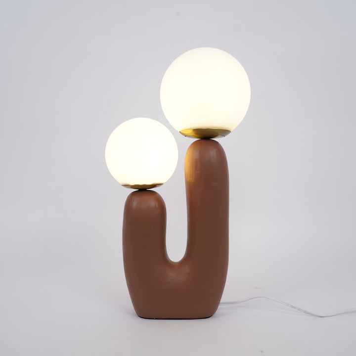 Moderne Bordlampe i Resin og Glas med Naturlige Detaljer