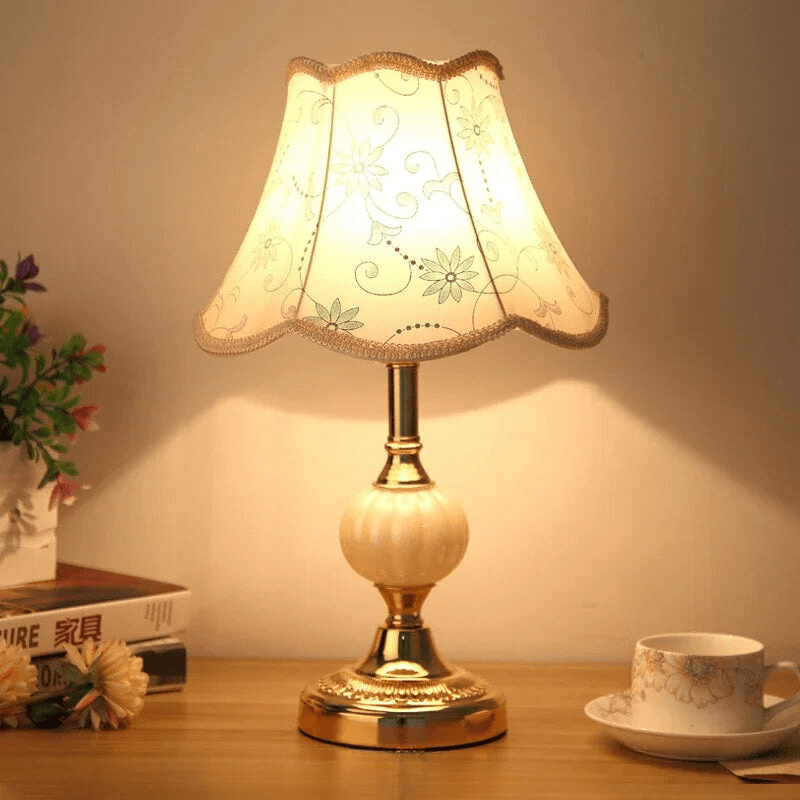 Skandinavisk Vintage Bordlampe med Blødt LED Lys