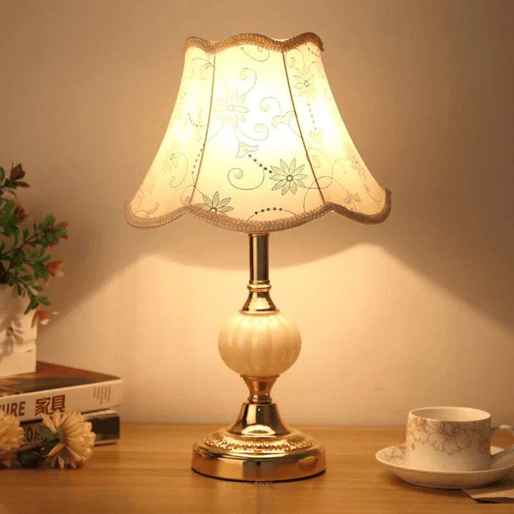Skandinavisk Vintage Bordlampe med Blødt LED Lys