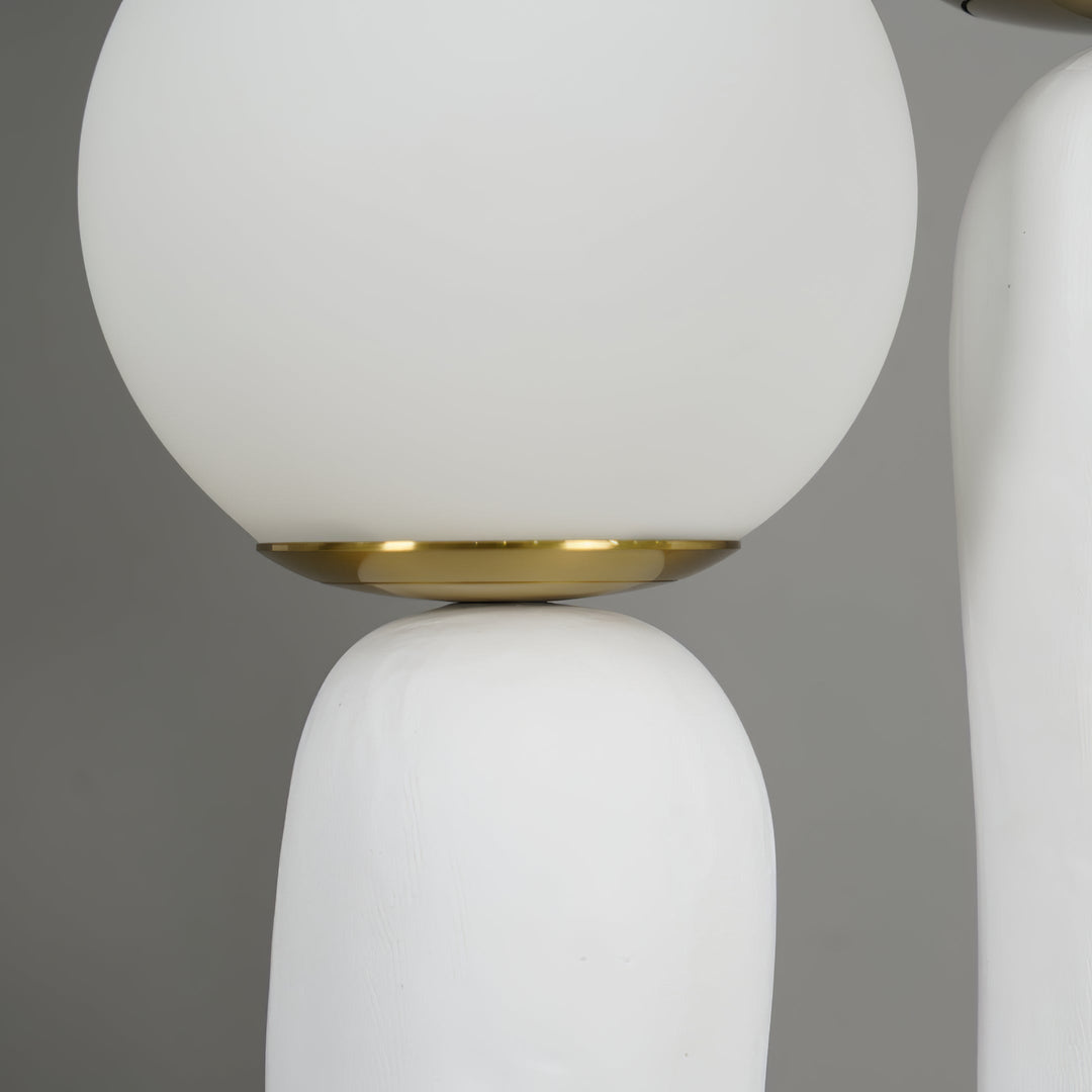 Moderne Bordlampe i Resin og Glas med Naturlige Detaljer