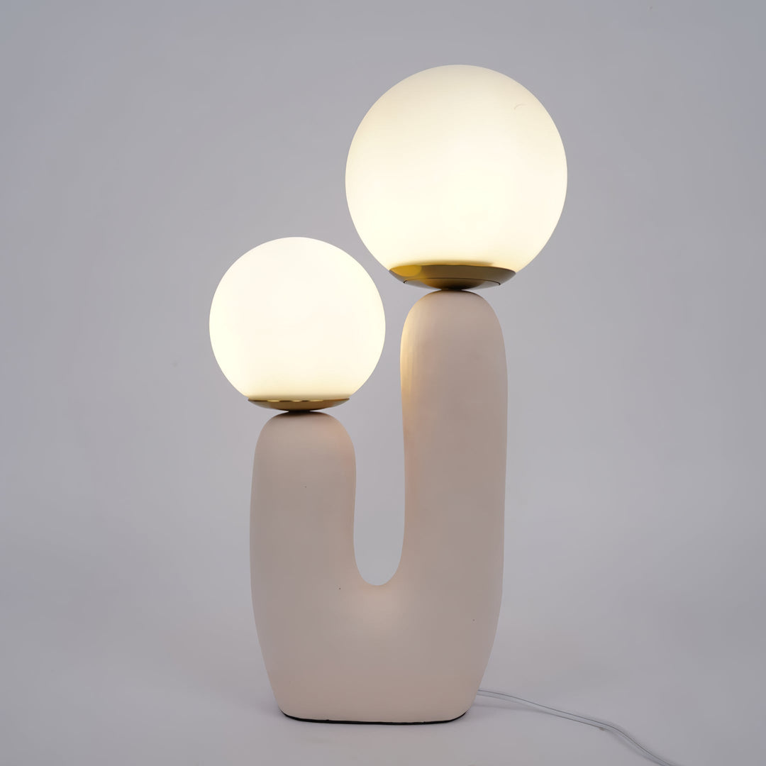 Moderne Bordlampe i Resin og Glas med Naturlige Detaljer