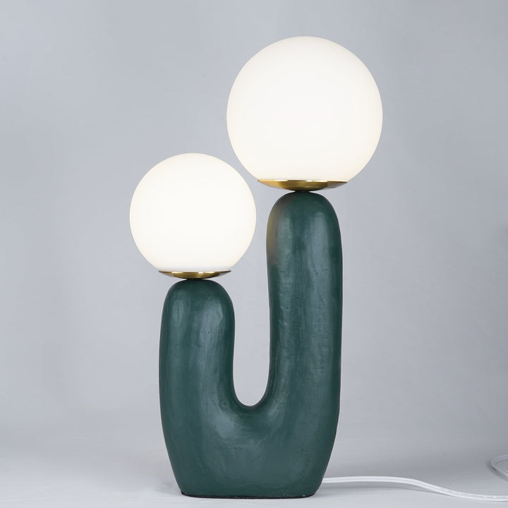 Moderne Bordlampe i Resin og Glas med Naturlige Detaljer