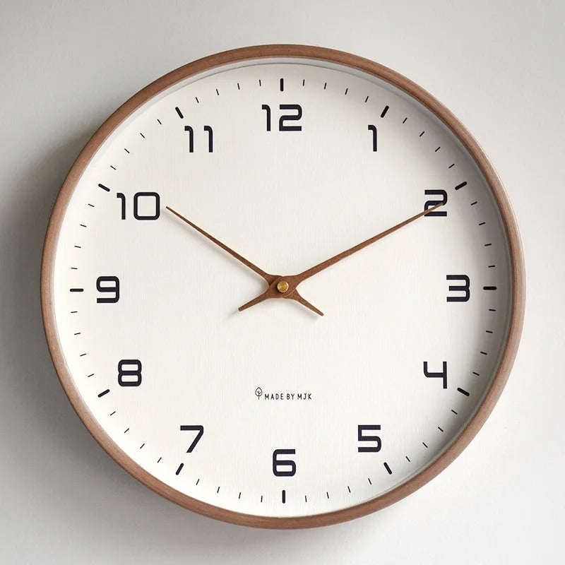 Minimalistisk Vægur i Massivt Træ med Skandinavisk Design