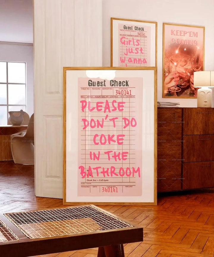 Humoristisk Badeværelsesvægplakat med Farverige Citater og Illustrationer