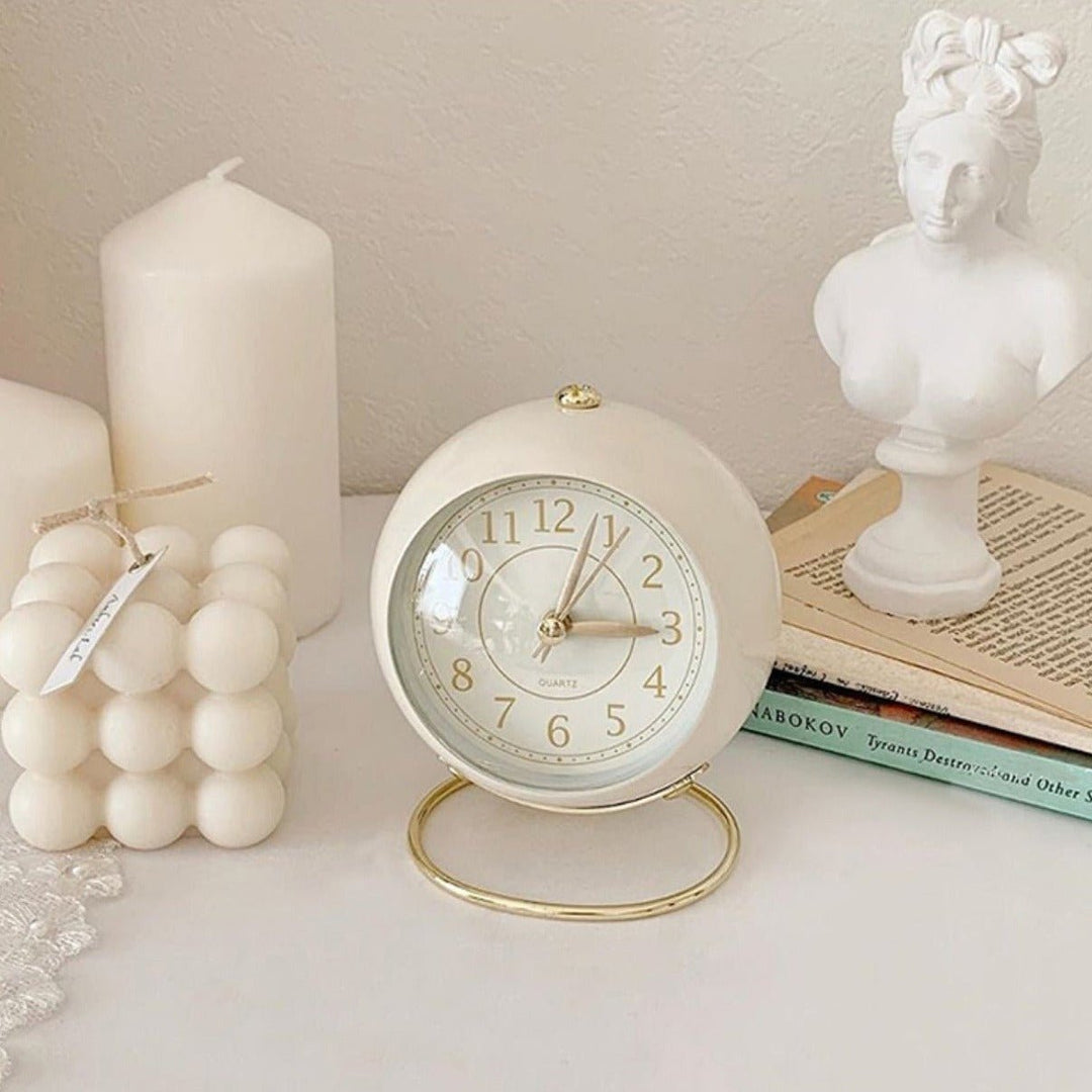 Vintage Rundt Analog Skrivebordsur i Elegant Design