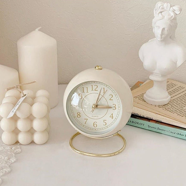 Vintage Rundt Analog Skrivebordsur i Elegant Design