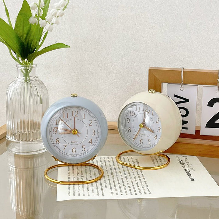 Vintage Rundt Analog Skrivebordsur i Elegant Design