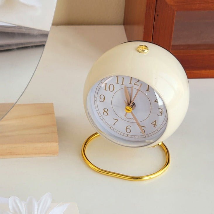 Vintage Rundt Analog Skrivebordsur i Elegant Design