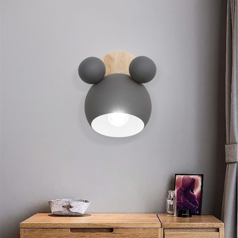 Børnesikker LED Væglampe med Justerbar Lysstyrke i Skandinavisk Design