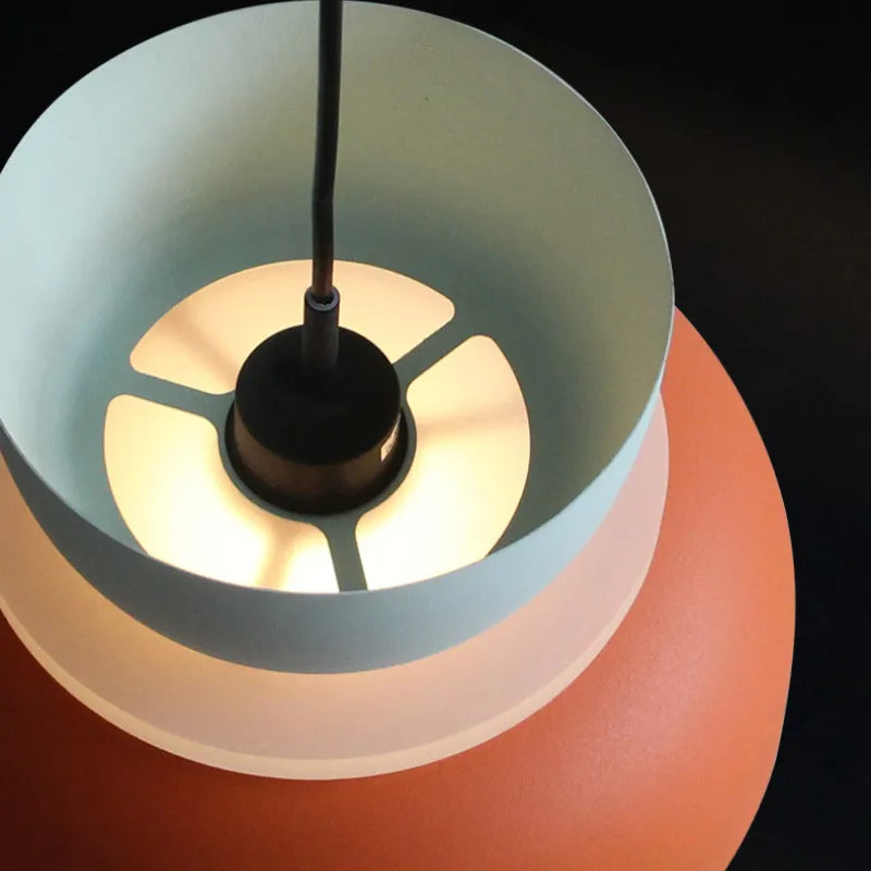 Nordisk Macaron Pendel Lys i Multifarvet Design