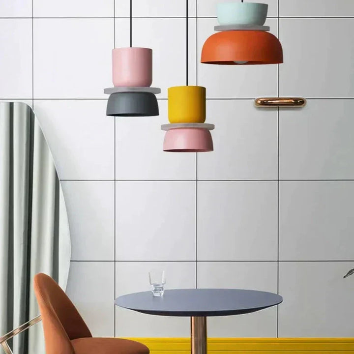 Multifarvet Macaron Pendellampe i Nordisk Design