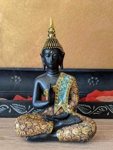 Elegant Buddha Statue i Resin med Strålende Overflade