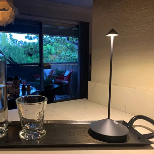 Genopladelig Trådløs LED Bordlampe med Dæmpbar Lysstyrke