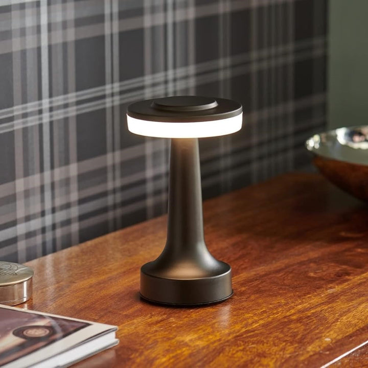Dæmpbar Trådløs Retro Bordlampe i Metal