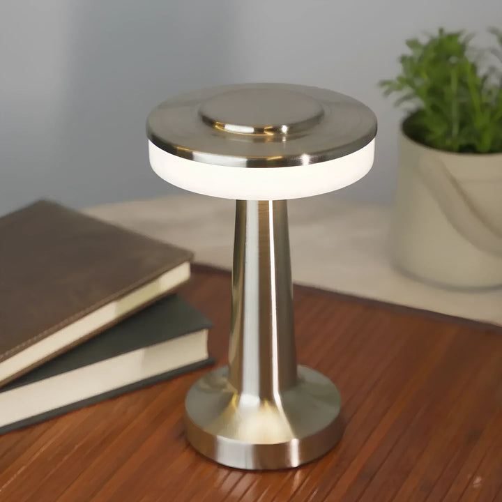 Dæmpbar Trådløs Retro Bordlampe i Metal