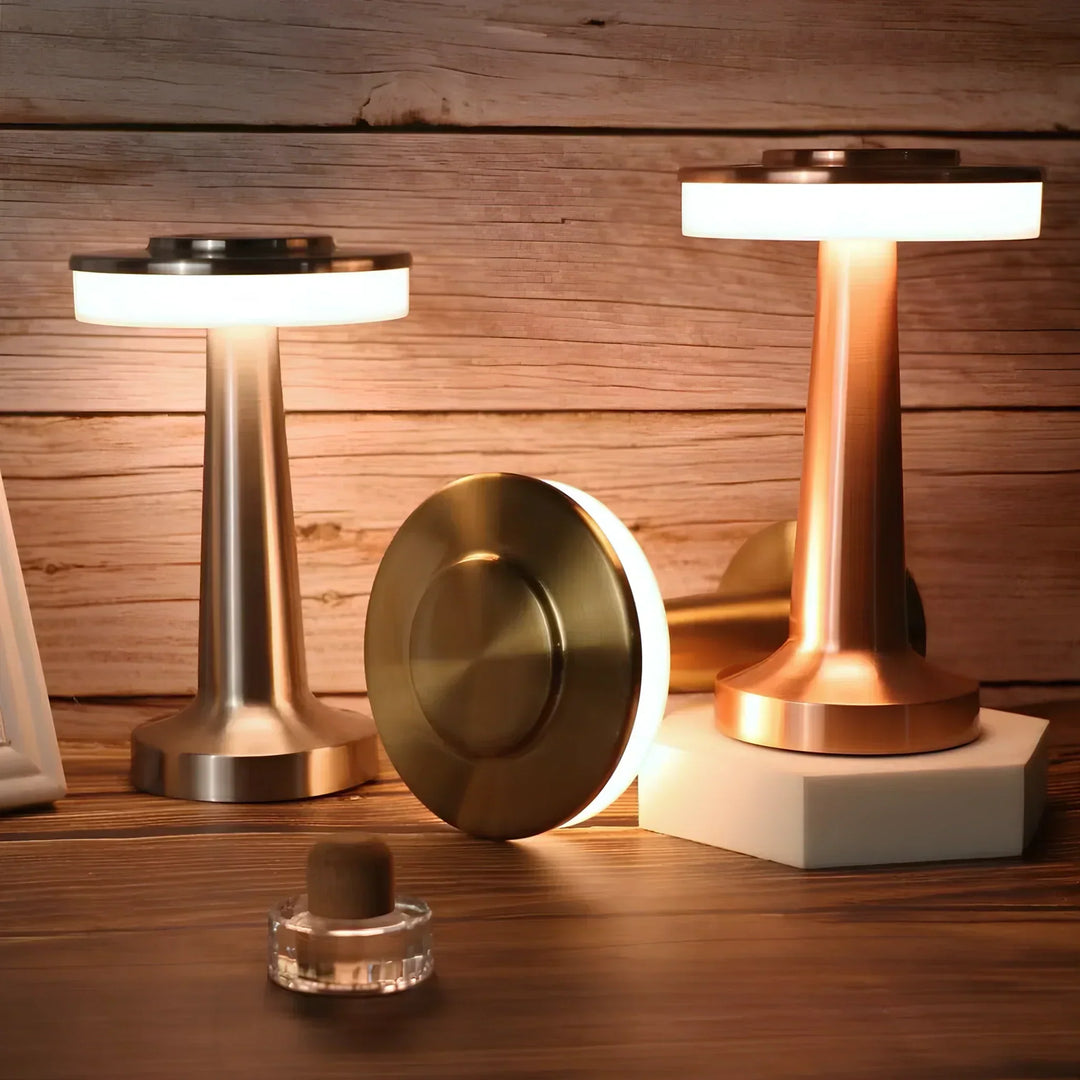 Dæmpbar Trådløs Retro Bordlampe i Metal