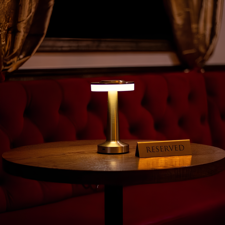 Dæmpbar Trådløs Retro Bordlampe i Metal