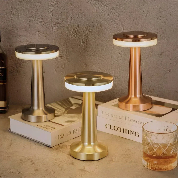 Dæmpbar Trådløs Retro Bordlampe i Metal