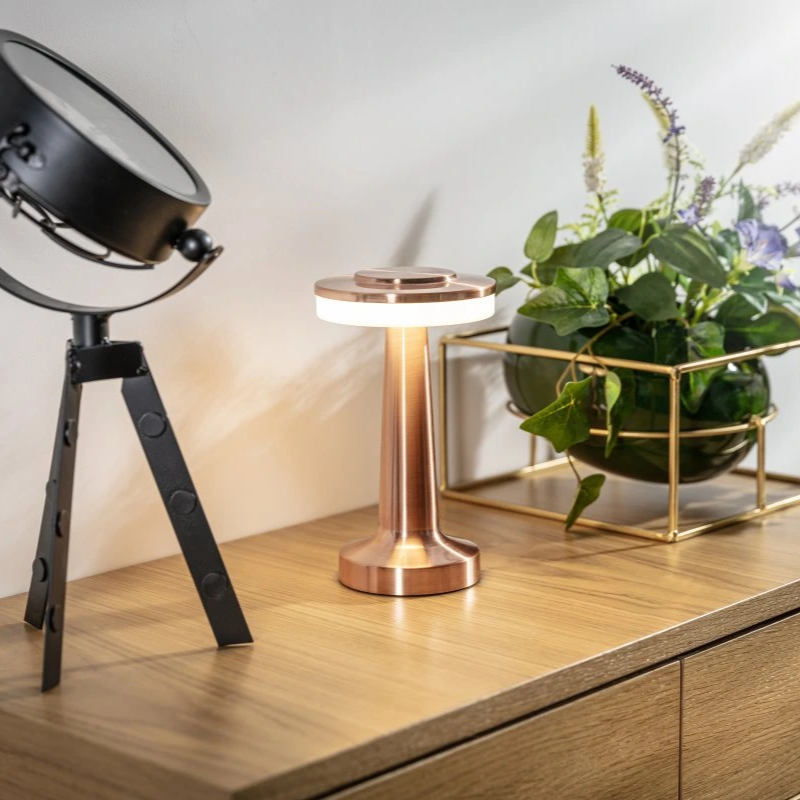 Dæmpbar Trådløs Retro Bordlampe i Metal