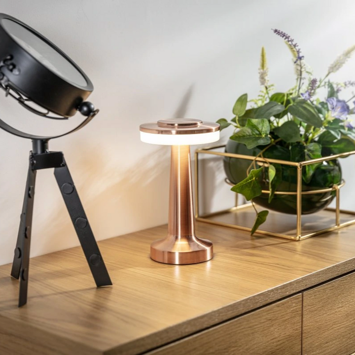 Dæmpbar Trådløs Retro Bordlampe i Metal