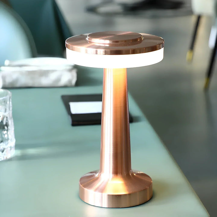 Dæmpbar Trådløs Retro Bordlampe i Metal