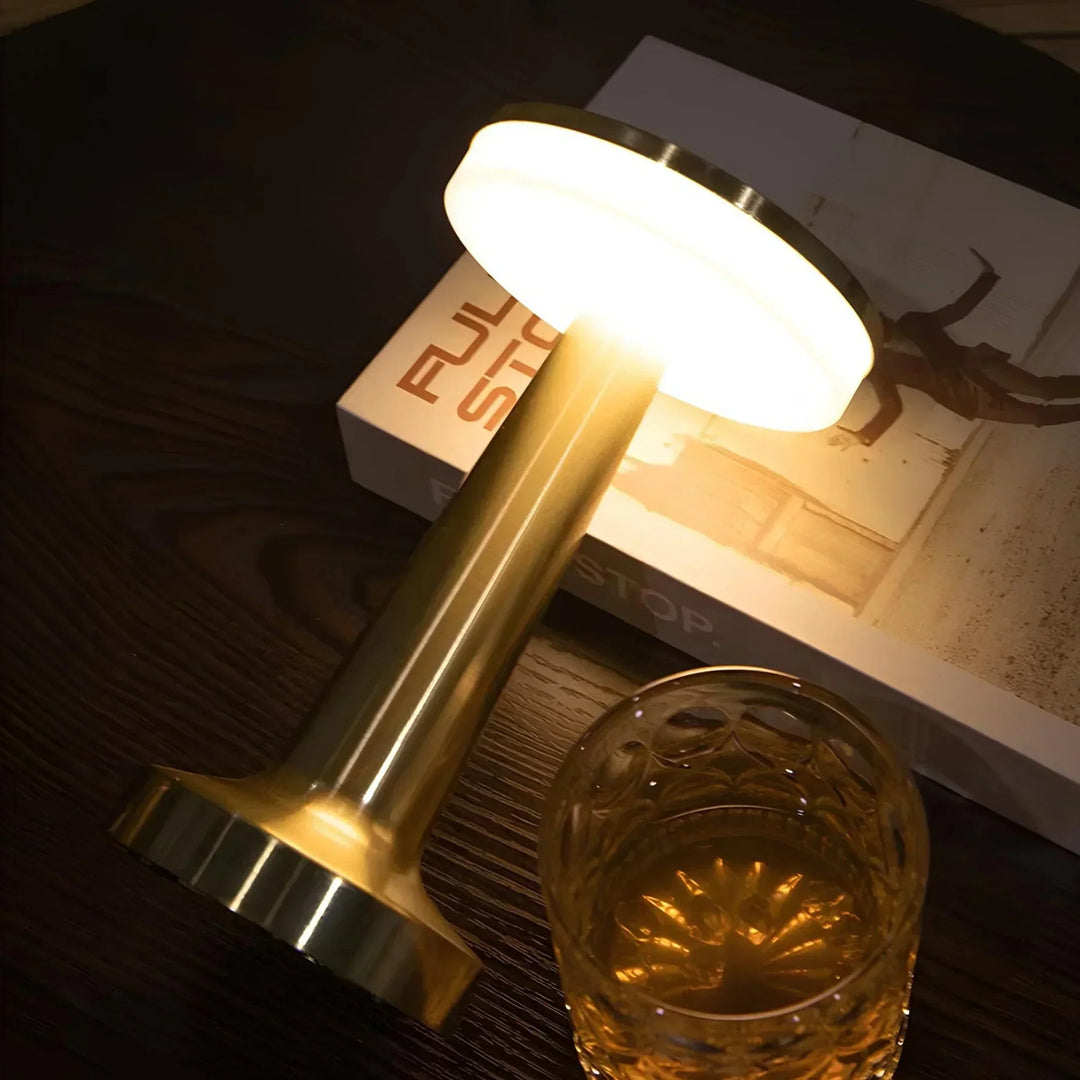 Dæmpbar Trådløs Retro Bordlampe i Metal