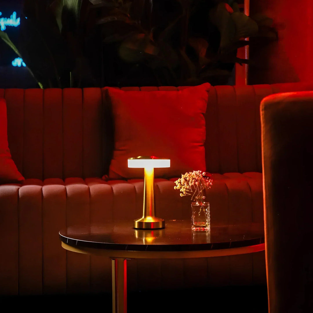Dæmpbar Trådløs Retro Bordlampe i Metal
