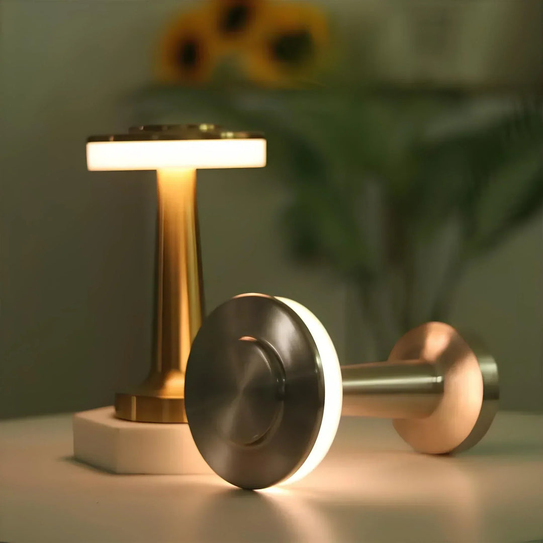 Dæmpbar Trådløs Retro Bordlampe i Metal