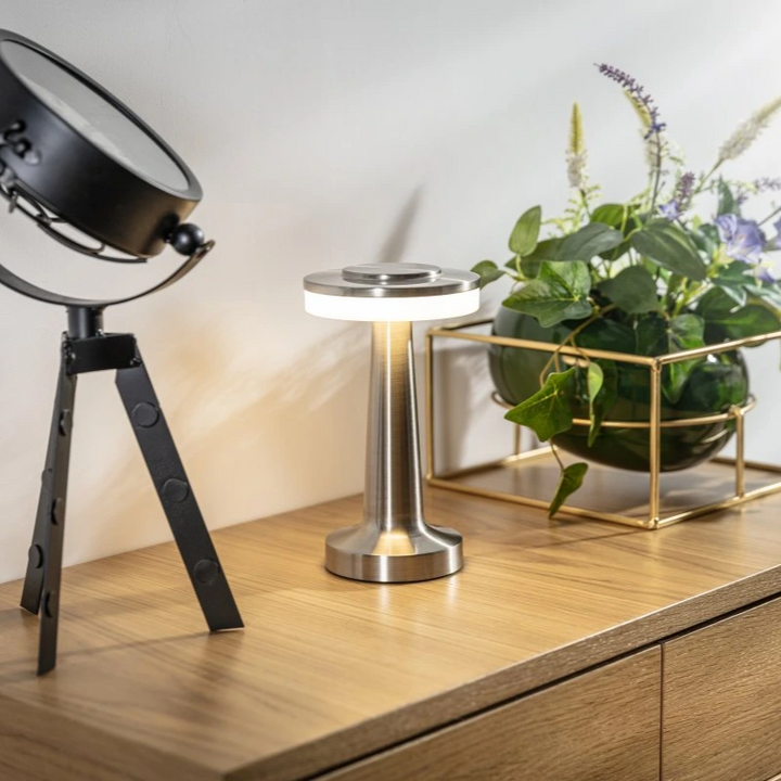 Dæmpbar Trådløs Retro Bordlampe i Metal