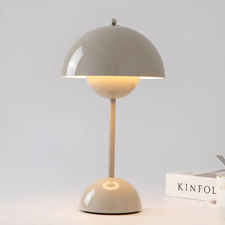 Moderne Bordlampe i Rustfrit Stål med Justerbar Lysstyrke