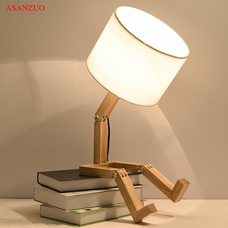 Træ Robot LED Skrivebordslampe i Skandinavisk Design