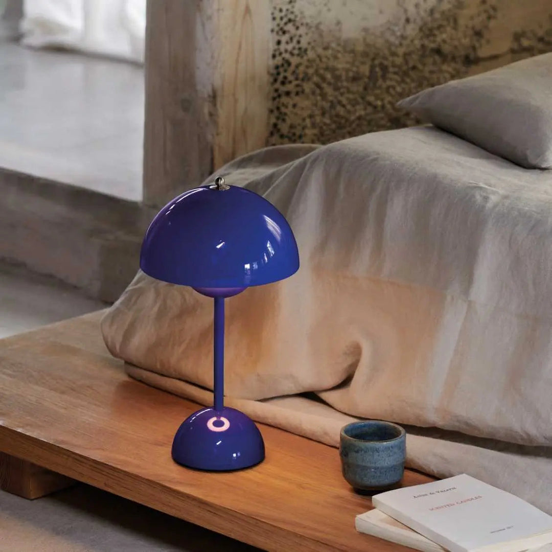 Moderne LED Bordlampe med Justerbar Lysstyrke - Slim Design
