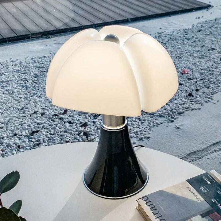 Justerbar Bordlampe i Poleret Stål med LED Lys